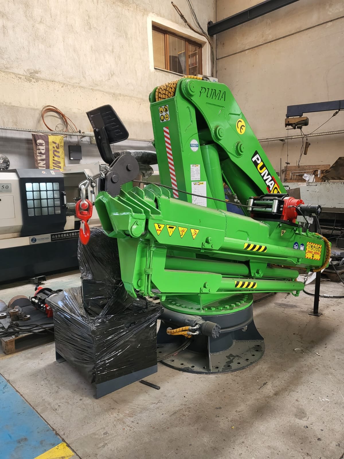 puma-marine-crane107372.jpg