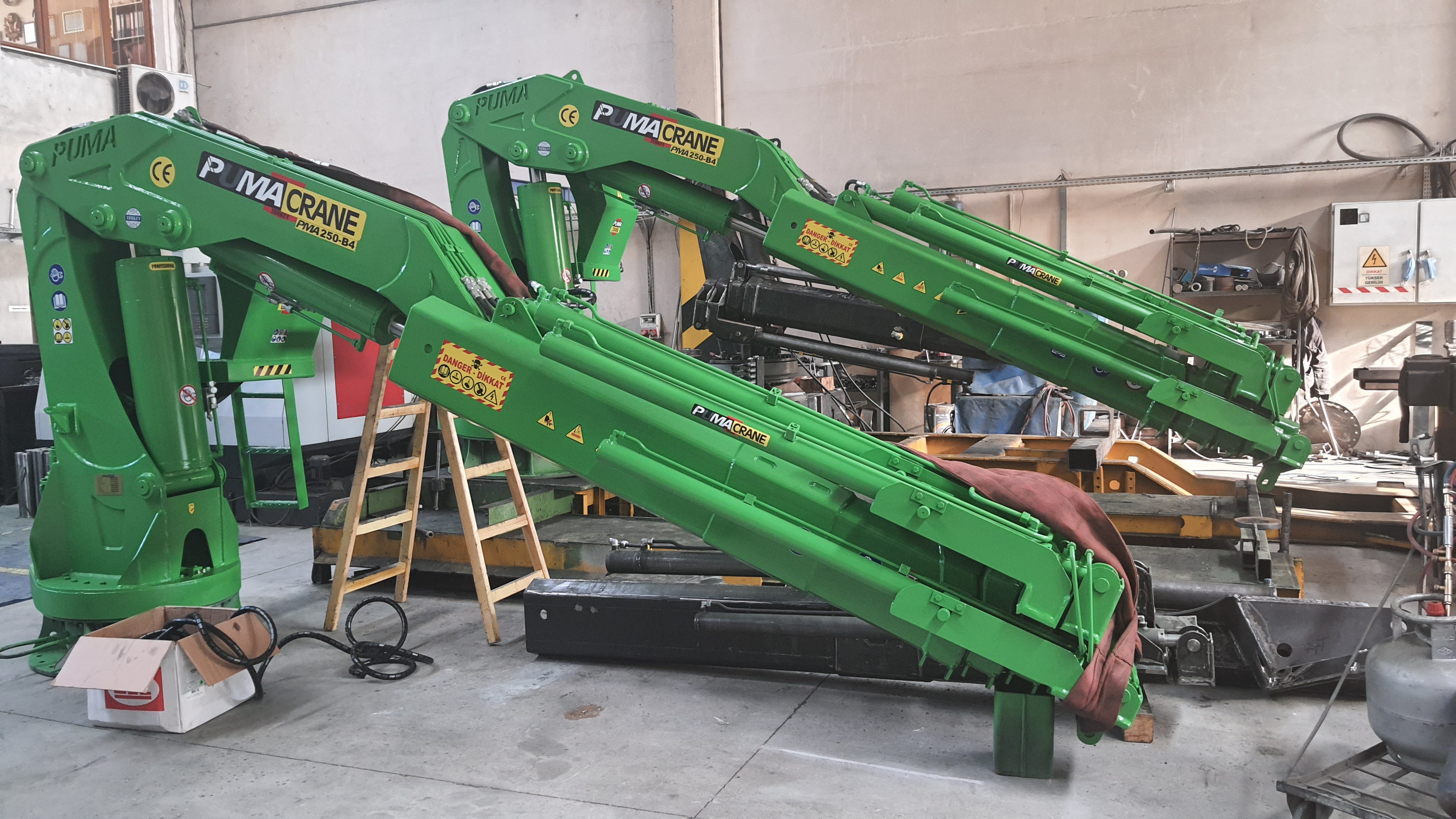 puma-marine-crane382811.jpg