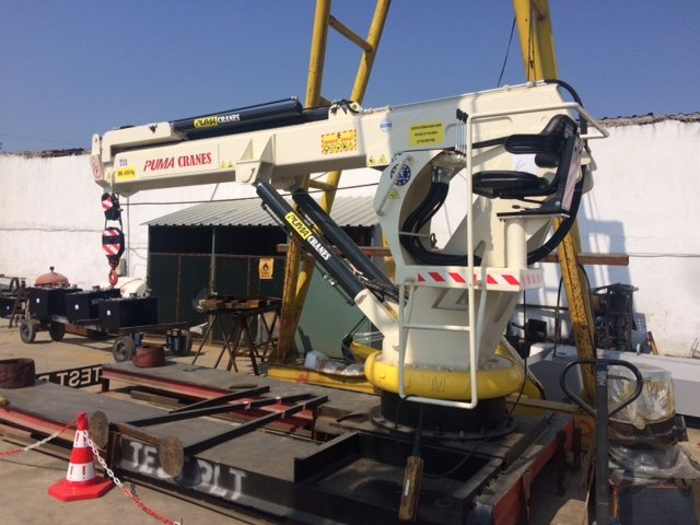 puma-marine-crane402195.jpg