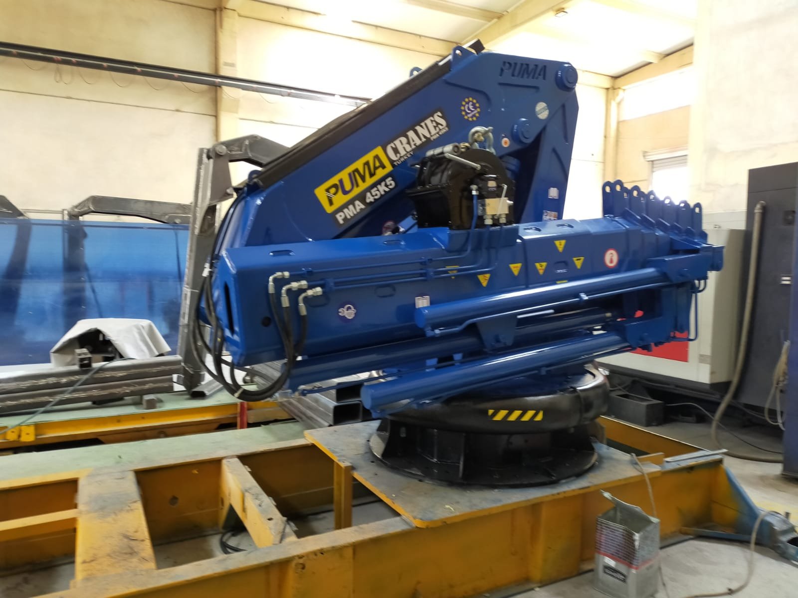 puma-marine-crane407265.jpg