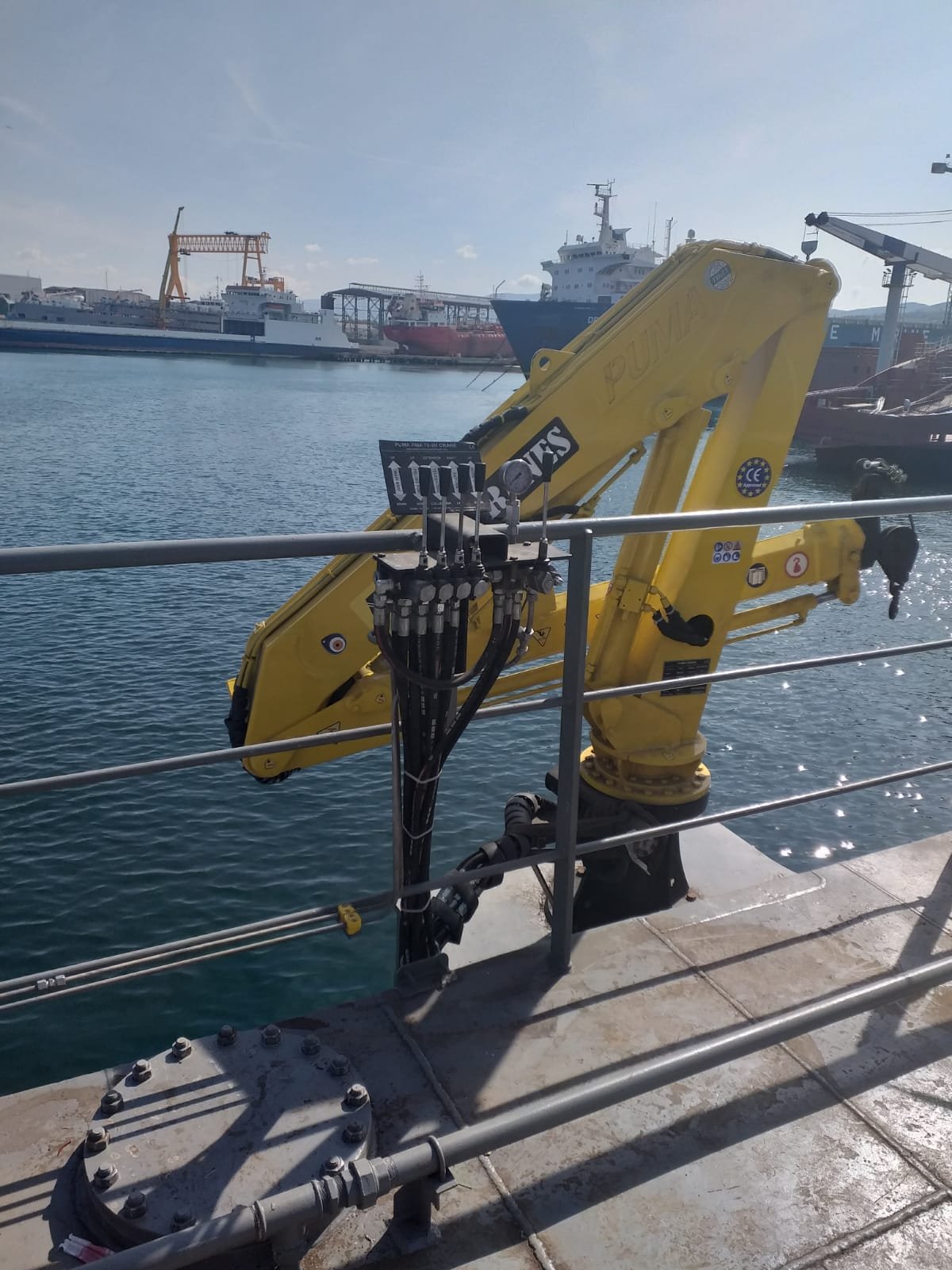 puma-marine-crane408912.jpg