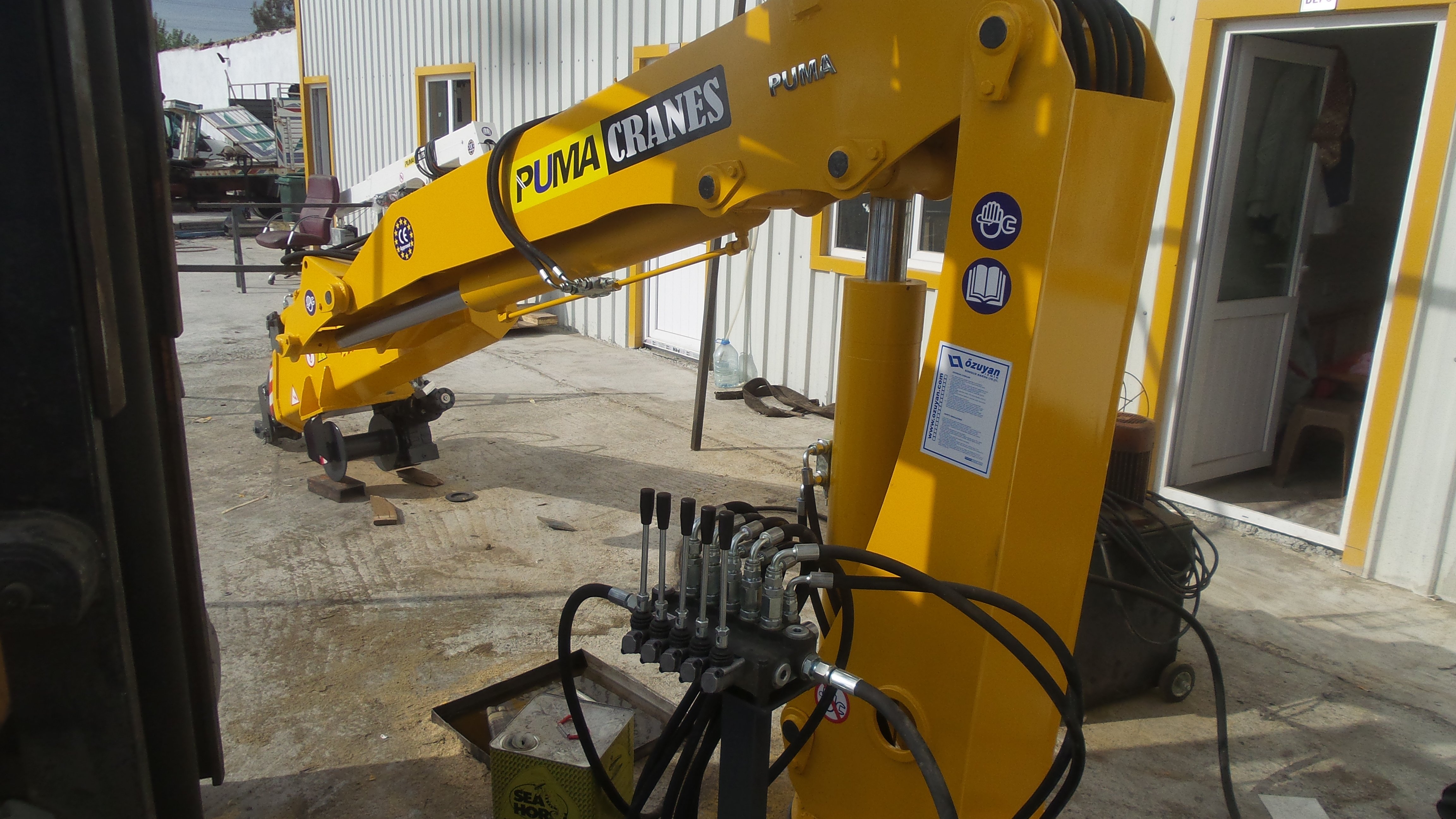 puma-marine-crane654015.jpg