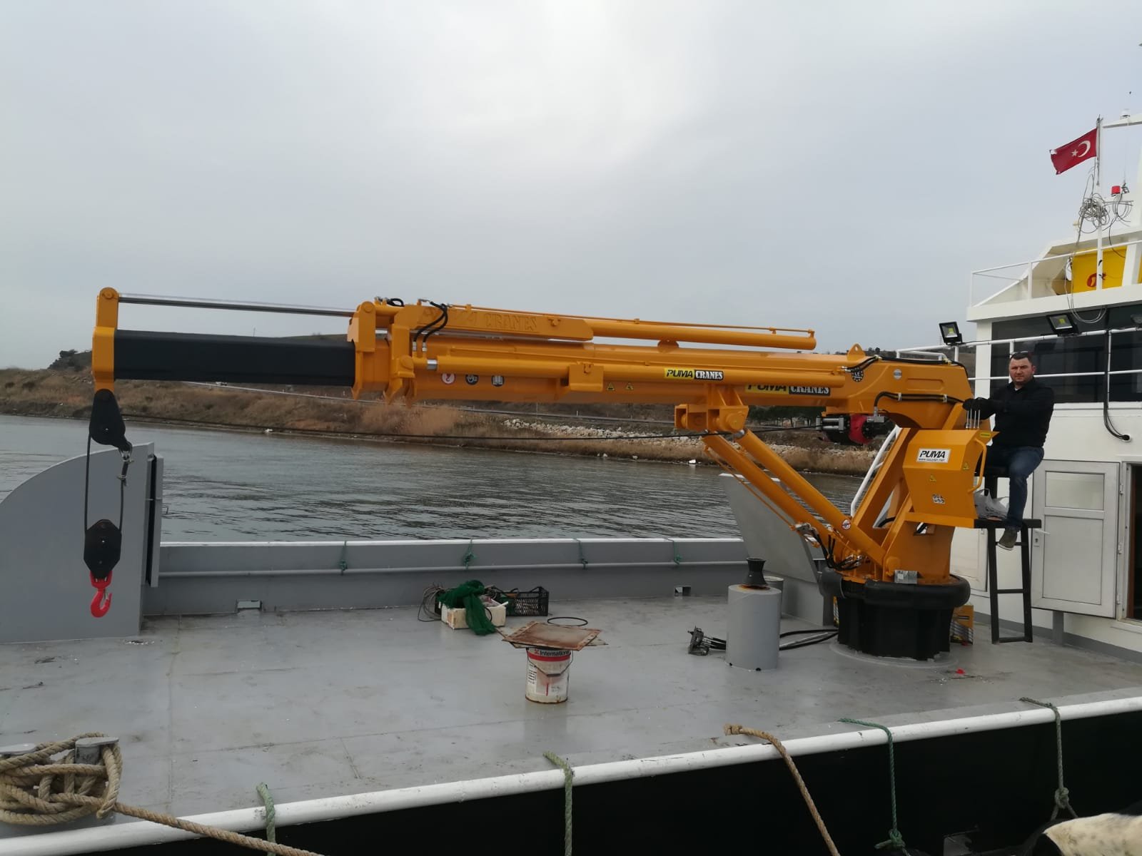 puma-marine-crane739930.jpg