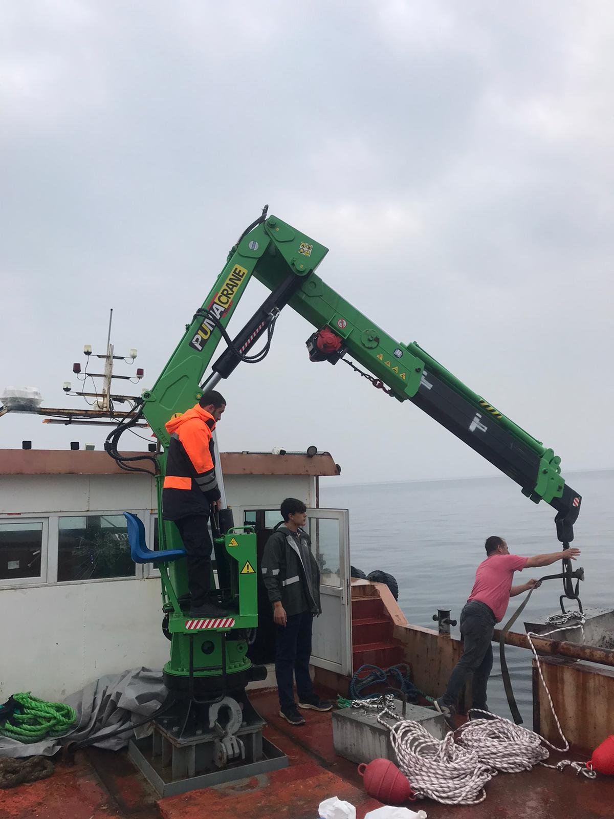 puma-marine-crane840229.jpg