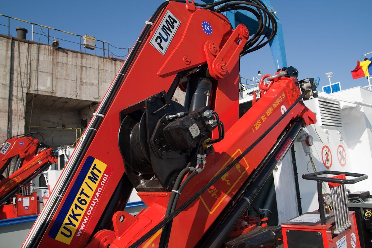 puma-marine-crane922331.jpg