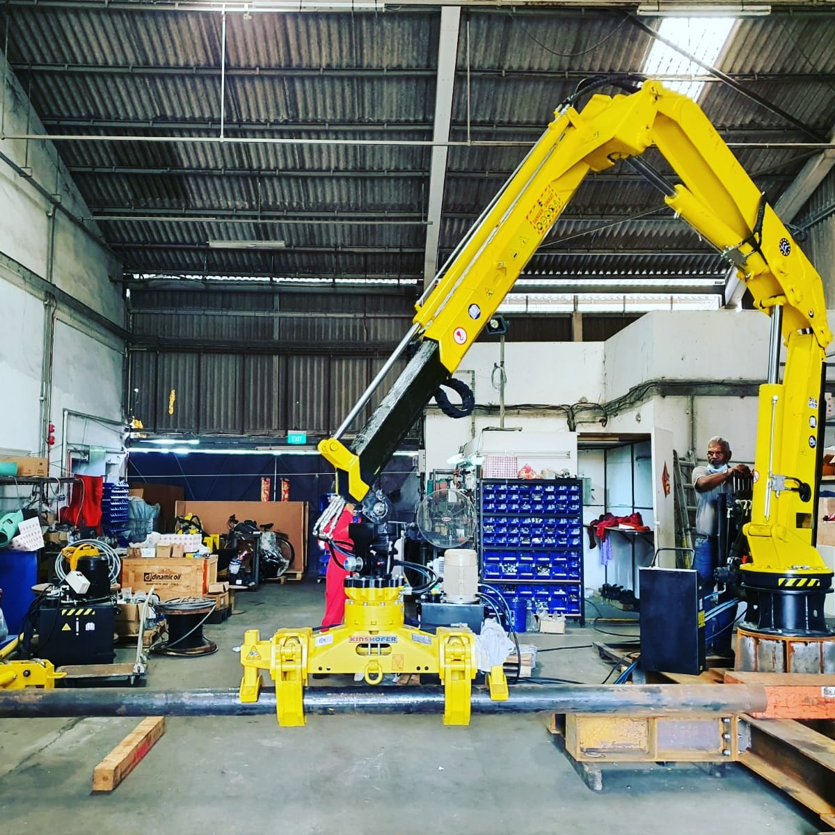 puma-marine-crane936802.jpg