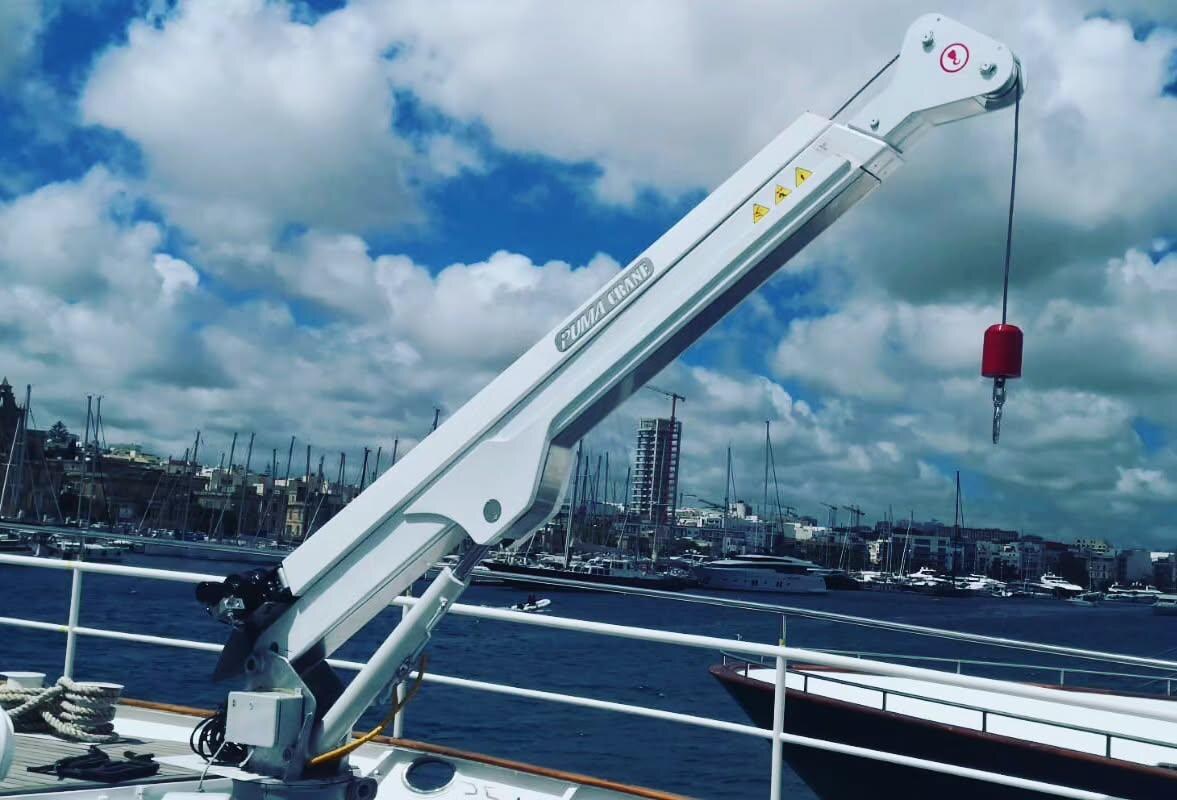 Puma yacht deck crane operating in a marina